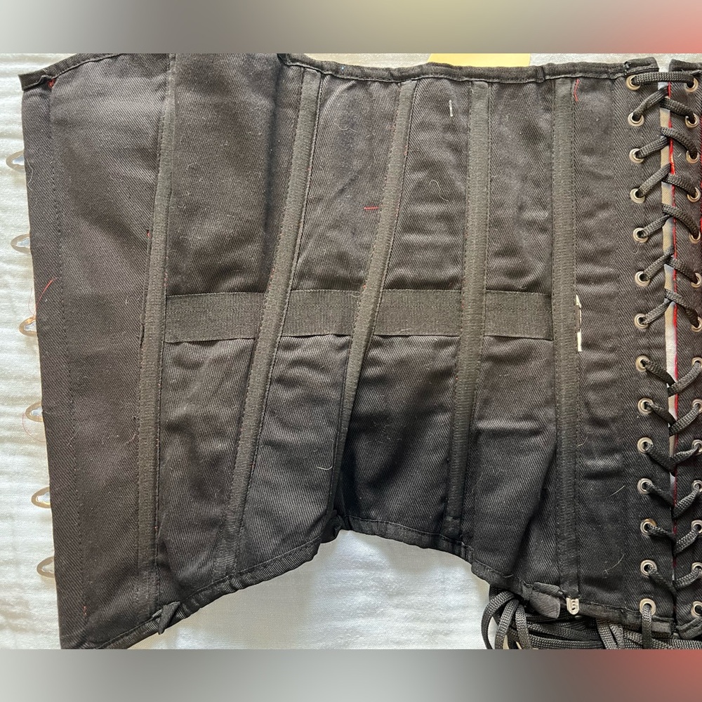 Vintage 1999 Victoria's Secret red and gold dragon silk blend Corset - Picture 5 of 6